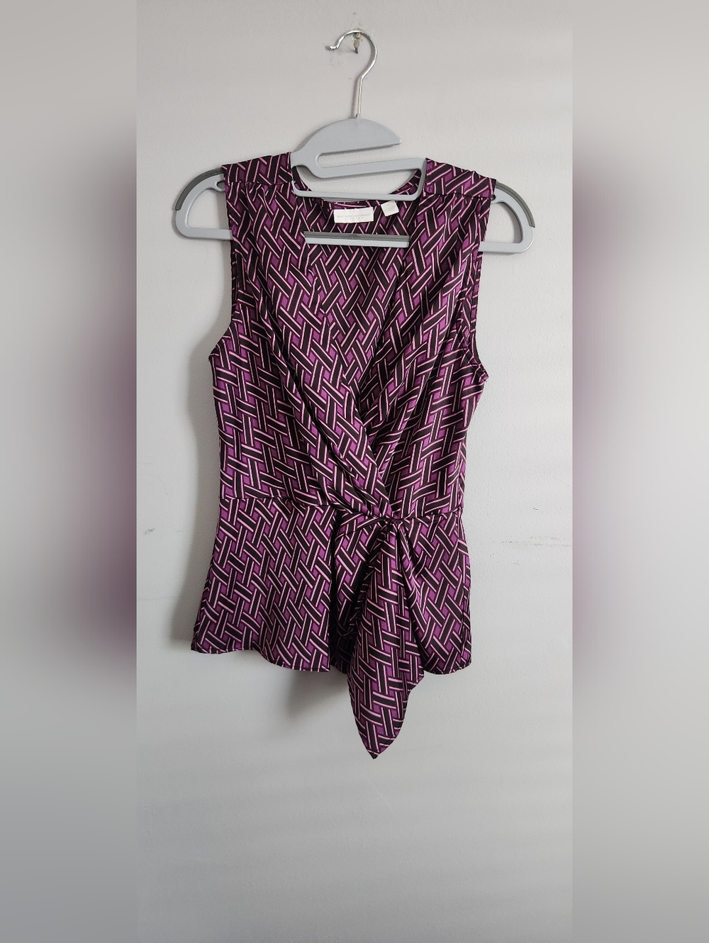 New York & Company Purple Patterned Tie-Front Sleeveless Top